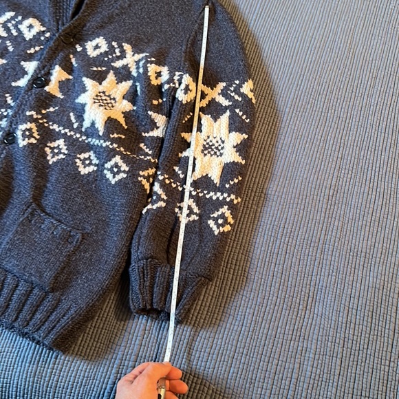 New without tag.Cashmere sweater. - Picture 2 of 6